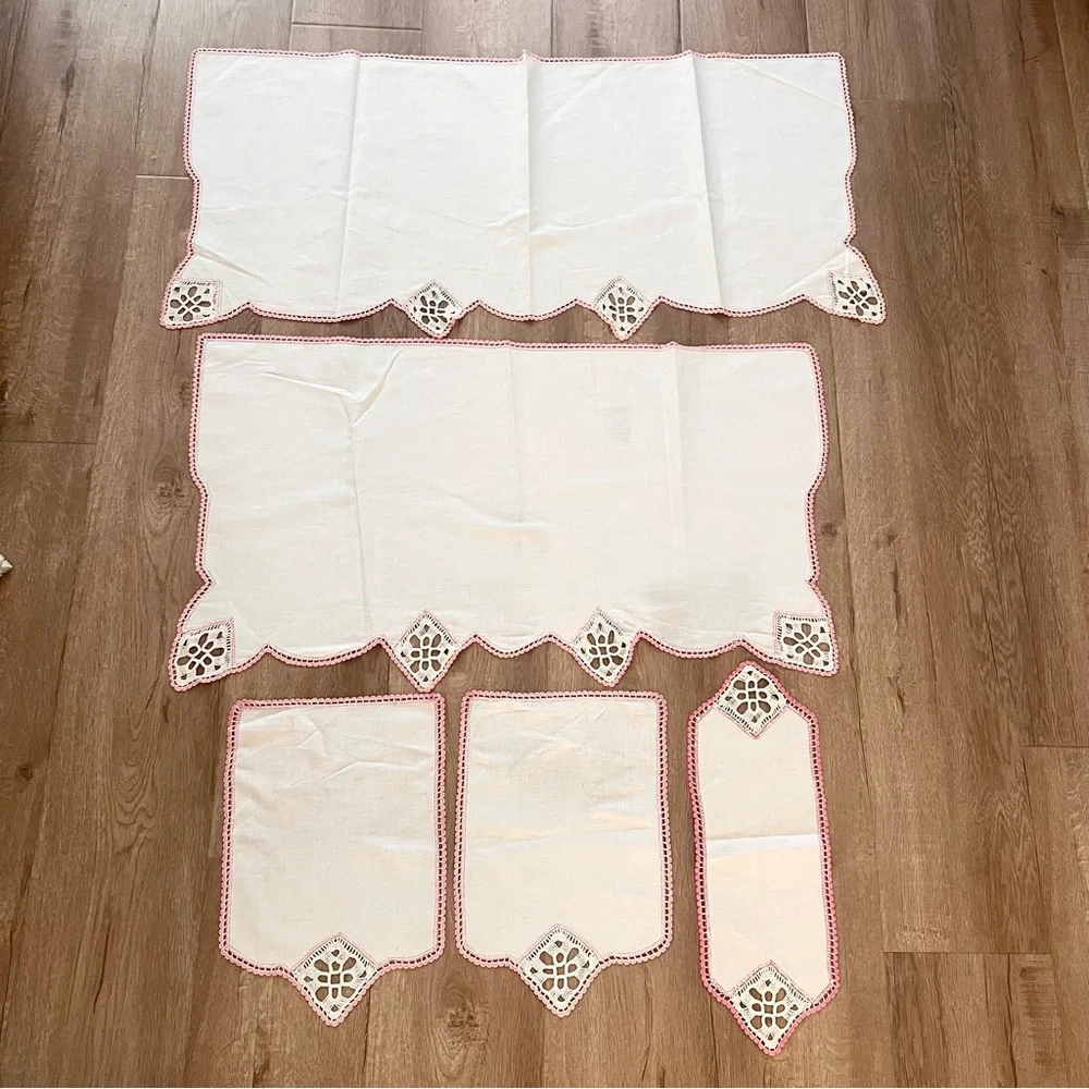 5 PCs Vtg Pink Crochet Edged Linen Flower Doilies Arm Chair Cover Dresser Scarfs